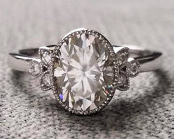 The Luella EF White Moissanite Center